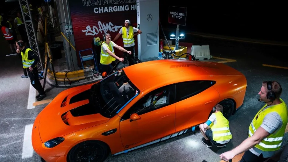 Kosminis greitis: elektrinis „Mercedes“ automobilis per parą nuvažiavo daugiau nei 5 400 km