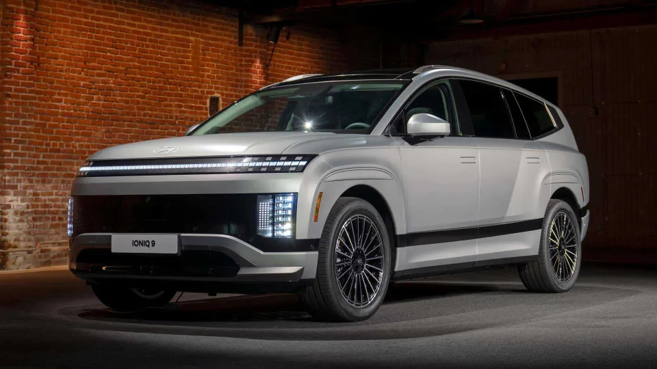 Itin ambicingi „Hyundai“ planai: nuo pigesnio „Ioniq“ elektromobilio iki prabangaus „Genesis GV90“