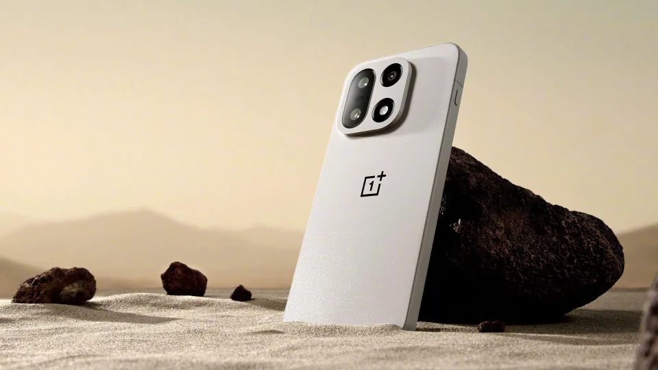 „OnePlus 15“ pasiūlys ne tik galingą „Qualcomm“ lustą, bet ir milžiniškos talpos akumuliatorių