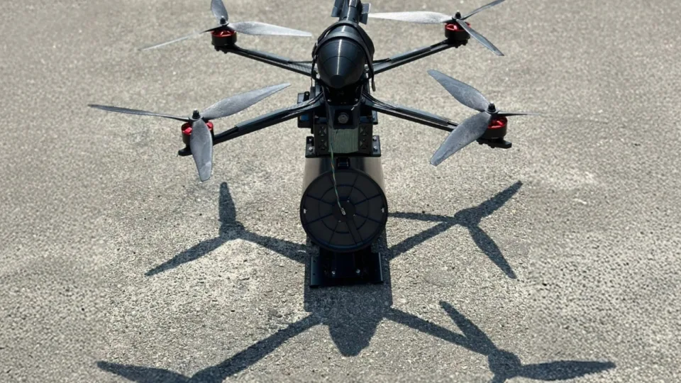 Kinai paleidžia tūkstančius dronų vienu mygtuku, visas pasaulis turi rimtą priežastį sunerimti