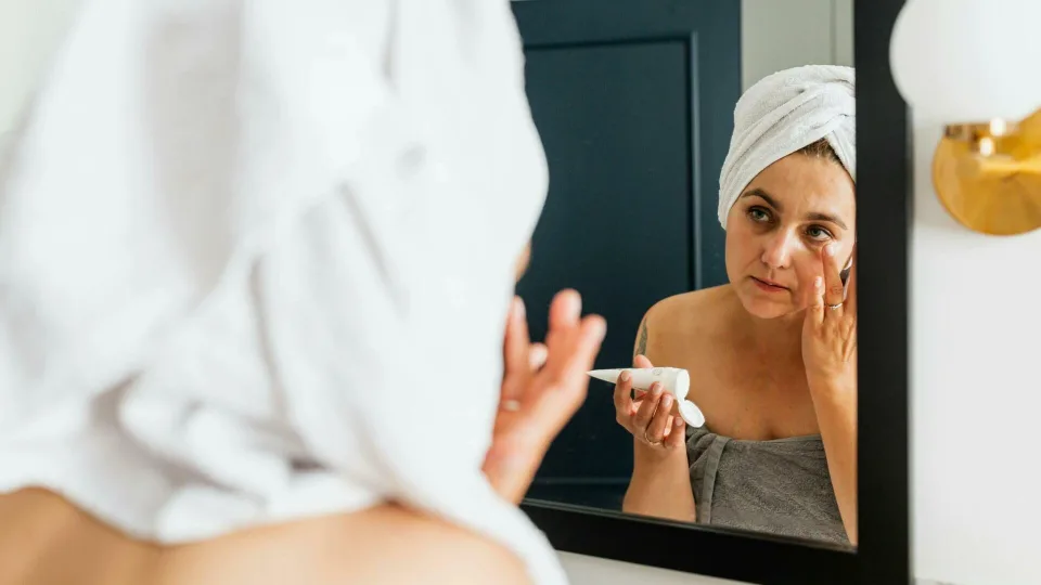 Rudenį būtina atnaujinti kosmetikos lentynėlę, pasakė, ką neteisingai daro dauguma moterų