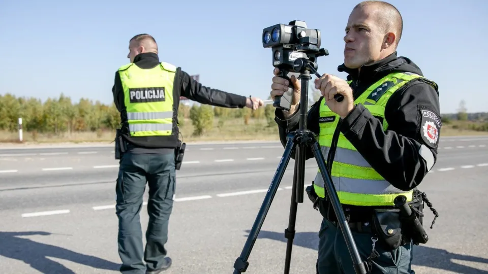 Netikėti greičio matuoklių spąstai: šis visiškai naujas radaras fiksuoja ne tik jūsų greitį