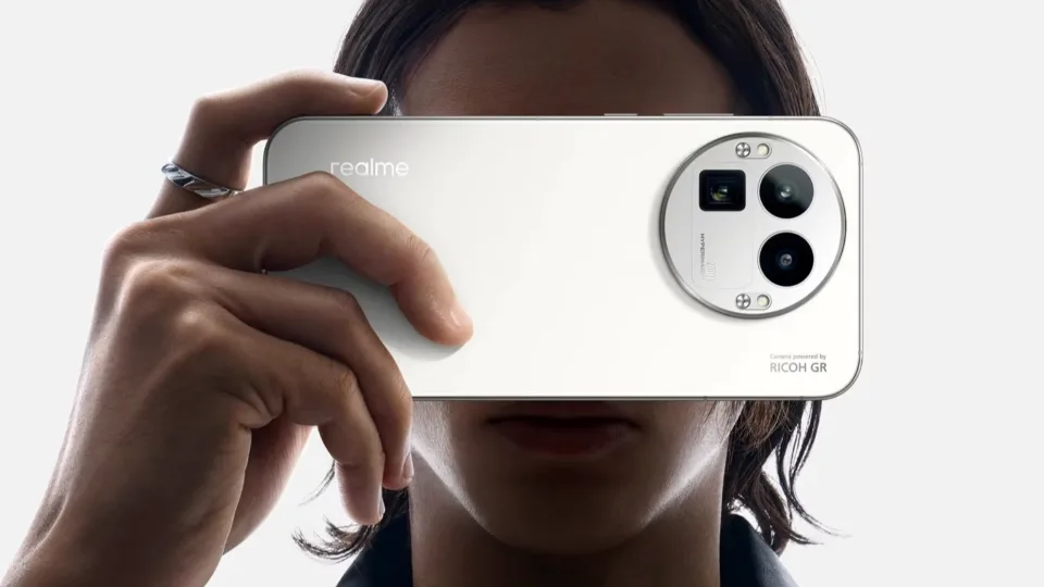 „Realme“ pristatė naująjį „GT 8 Pro“ telefono modelį su galingu procesoriumi ir įspūdingomis kameromis