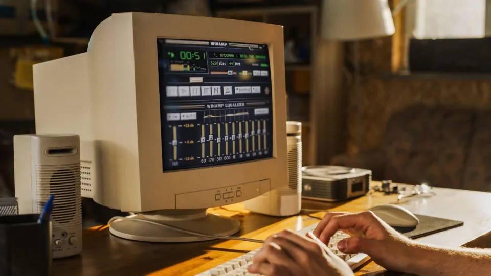 Prisiminė laikus iki išmaniųjų technologijų eros, nuo polifoninių melodijų iki „Winamp“ ir „Skype“