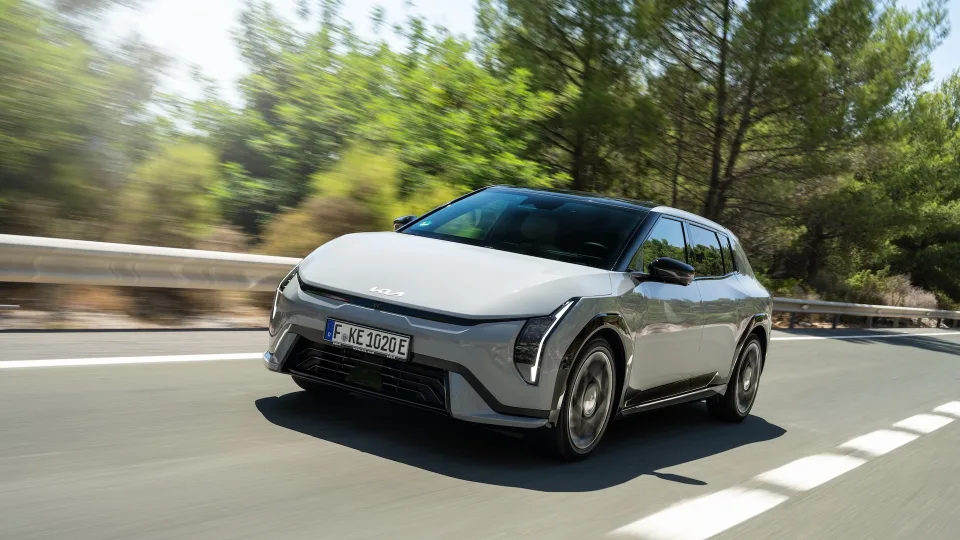 Aštuntas kartas iš eilės: „Kia EV4“ stebina Europą, rekordinis nuotolis ir šansas patekti į istoriją