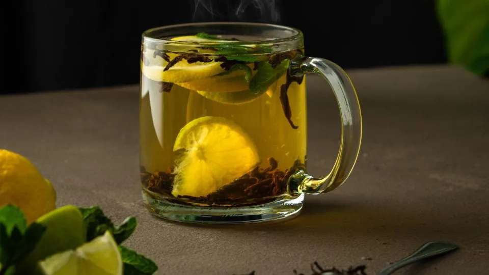 Aukso vertės arbata persivalgius: atsigaukite po šventinių patiekalų, veikia akimirksniu