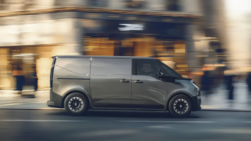 Greitesnis nei tikėjaisi: „Renault“ elektrinis furgonas įkraunamas per 20 minučių ir veža 2 tonas