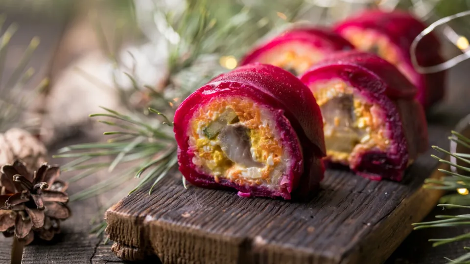 Dėl tokių „sušių“ per Kūčias net ir tradicijų mylėtojai pames galvas: silkė pataluose be papildomų išlaidų