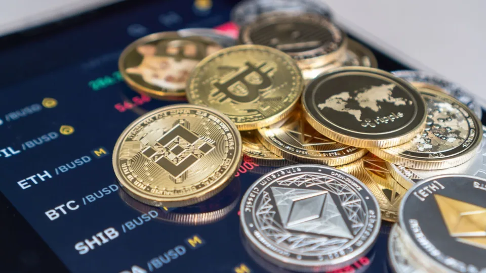 „Binance“ gavo aukščiausio lygio licencijas Abu Dabyje: žengia į naują reguliuojamos globalios veiklos etapą