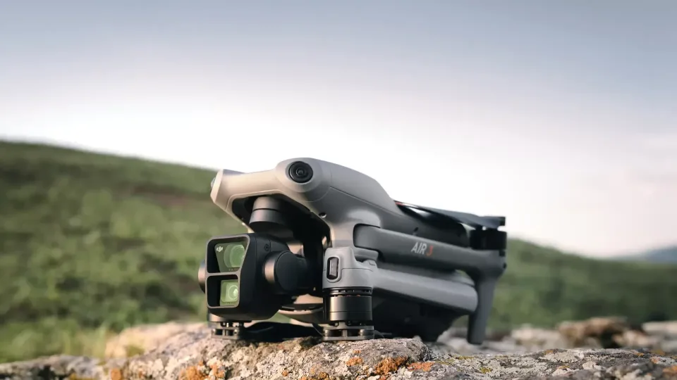 DJI pristato naująjį „Air 3“ droną: dar galingesnis įrankis filmuojant ar fotografuojant, pasiūlys naujas galimybes