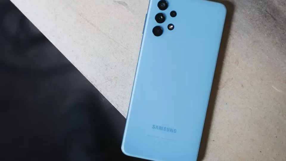 Internautų išradingumui nėra ribų: „Samsung“ telefono modifikacija, leidžianti pamiršti įrenginio įkrovimą, nustebins net ir visko mačiusius