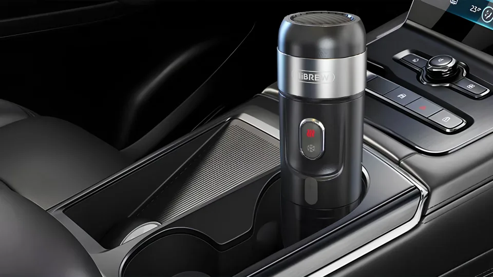 Internautai tiesiog pašėlo dėl šio kompaktiško kavos aparato: šį kavos aparatą dabar galima įsigyti už mažiau nei 70 eurų, puikiai tiks ne tik namuose, bet ir žiemos kelionių metu