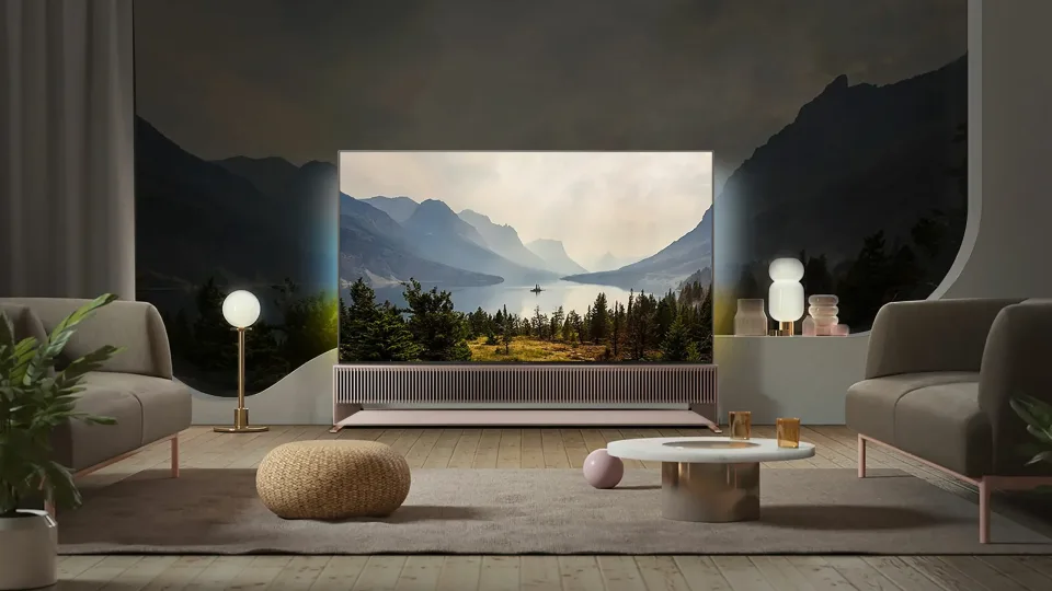 „Hisense“ pristatė įspūdingo dydžio išmanųjį televizorių, kuris pasiūlys aukščiausios klasės savybes, tačiau kaina bus įkandama tik nedaugeliui