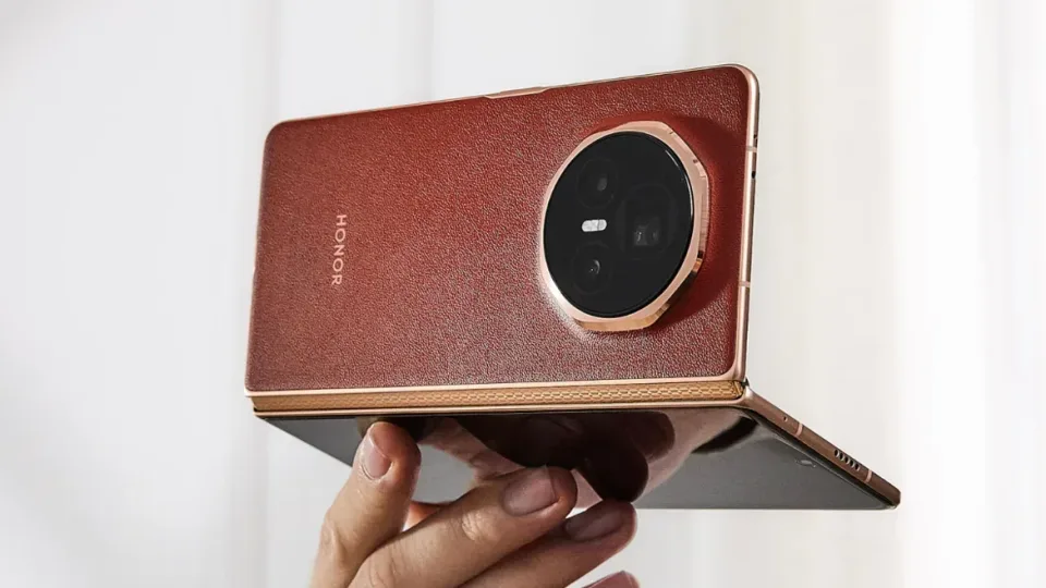 Sulenkiamų telefonų bumas įgauna pagreitį: „Google“, „Honor“ ir „Tecno“ spraudžia „Samsung“ į kampą