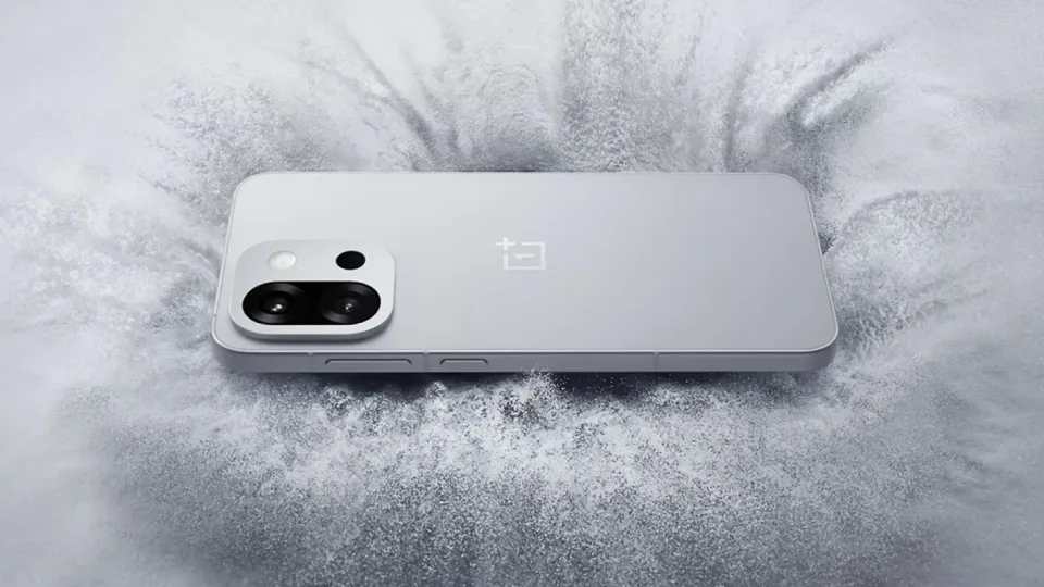 „OnePlus“ ruošia išmanųjį telefoną su milžiniškos talpos baterija, aiškėja pagrindinės jo specifikacijos