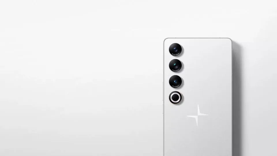 Dar vienas automobilių gamintojas neria į telefonų rinką: „Polestar“ pristatė pirmąjį savo flagmaną, kuris daugeliui bus jau kažkur matytas