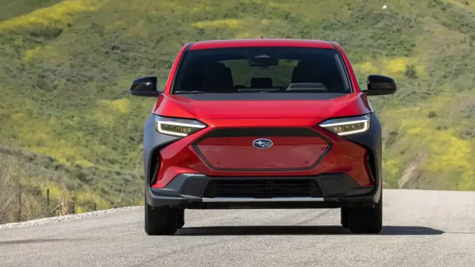 Dar vienas gamintojas meta visus resursus į elektromobilius: jau artimiausiu metu ketinama pristatyti net keturi naujus modelius