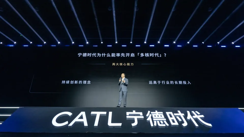 Dyzelis liks tik istorijos pamokoms? Kinai pademonstravo revoliucinį sprendimą, ateitis jau čia pat