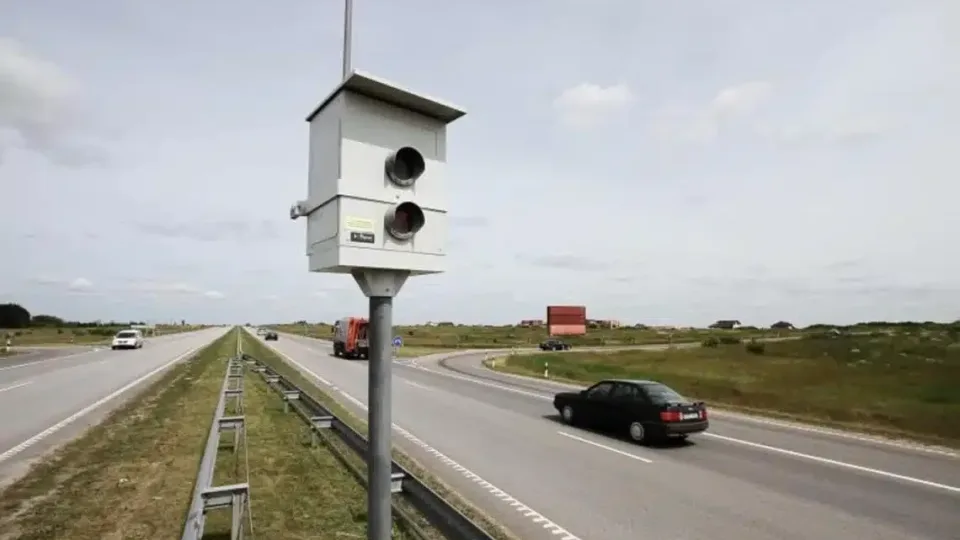 Internete masiškai plinta nauja tendencija: vairuotojai sugalvojo, kaip pergudrauti greičio matuoklius