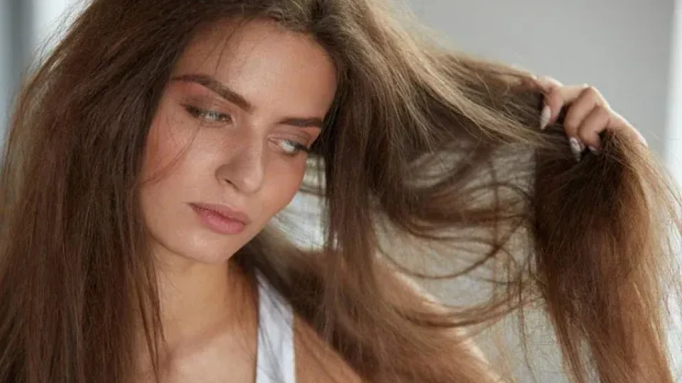 Brangūs šampūnai nepadės: specialistai atskleidė, nuo ko iš tikrųjų priklauso plaukų būklė