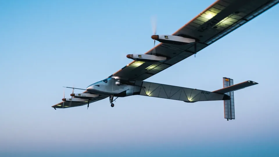 Tai gali pakeisti mūsų supratimą apie karus: dronas su įspūdingais sparnais aplenkė net ir „Boeing“