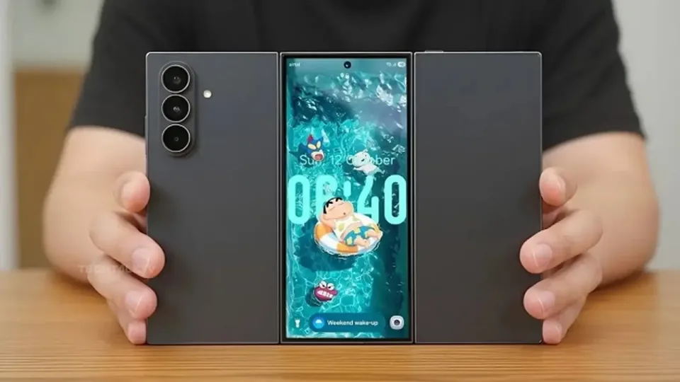 „Samsung“ meta iššūkį „Huawei“: trijų dalių išmanusis telefonas gali būti pigesnis nei buvo manyta