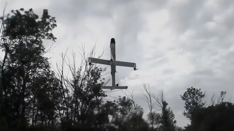 Jau naudojamas fronte ir tobulinamas Ukrainoje, Vokiečių bendrovė pristatė naują „Virtus“ atakos droną