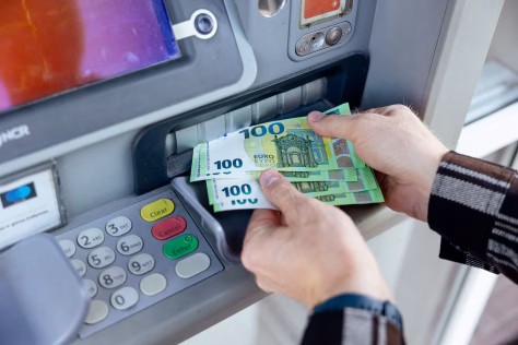 Suklusti turėtų besinaudojantys bankomatais: vos vienas veiksmas ir galite likti be nieko