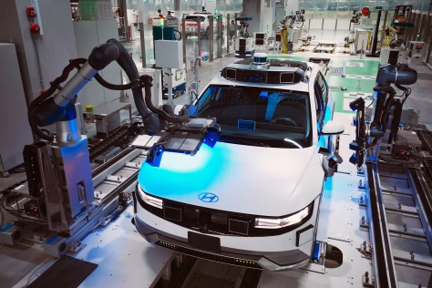 „Porsche" gamykloje prasidėjo perversmas: legendinis visureigis visiškai atsisako benzino