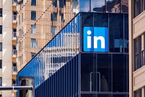 Vienas iš „LinkedIn“ platformos įkūrėjų ragina technologijų lyderius pasmerkti Trumpą