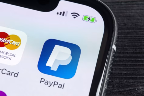 „iPhone“ telefonų turėtojai gali naudotis bekontakčiais „PayPal“ mokėjimais, tačiau tik vienoje šalyje