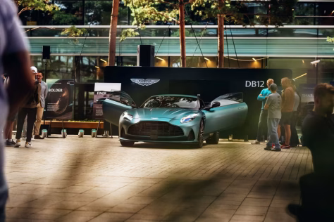 Lietuvoje pristatytas naujasis „Aston Martin“ šedevras: grožis ir greitis slepiasi tose pačiose detalėse