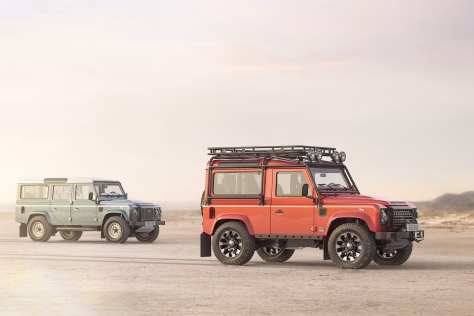 „Works Bespoke“ padalinys pristatė atnaujintą klasikinį „Defender V8“ modelį: suteikė galimybę entuziastams įgyvendinti savo ikona tapusio modelio viziją