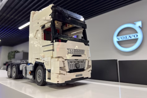 Klaipėdietis sunkvežimius moka ne tik vairuoti, bet ir konstruoti iš LEGO kaladėlių: nustebino savo kūriniais, pamatykite tai patys