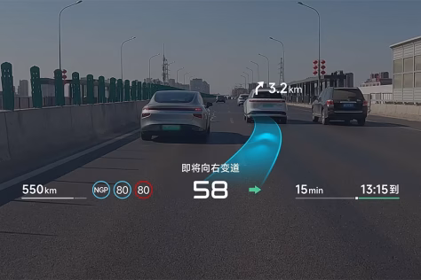 „Huawei“ ir „XPeng“ pristatė įspūdingą sprendimą: pademonstruotas milžiniškas projekcinis ekranas automobiliams