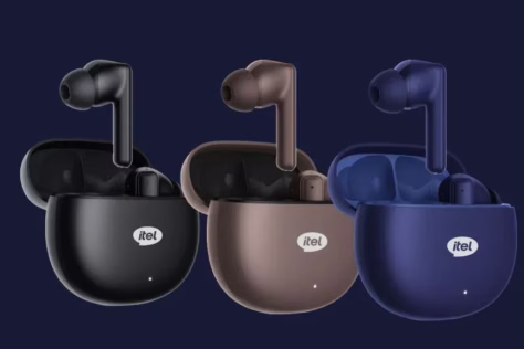 „itel“ pristatė vos 10 eurų kainuojančius belaidžius ausinukus su puikiu baterijos veikimu ir dirbtiniu intelektu