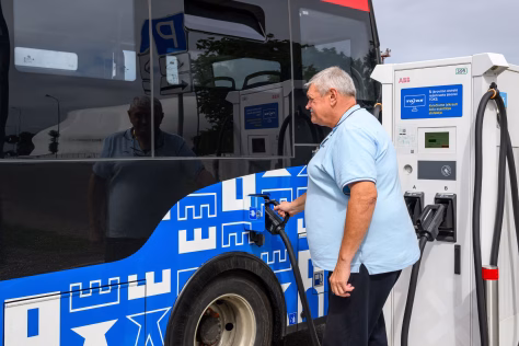 Pajūrio autobusai be garso ir dūmų: pradeda kursuoti elektriniai autobusai, keliauti bus dar patogiau