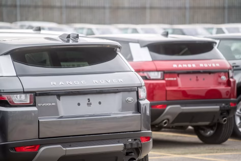 Sustojusi gamyba ir milijardiniai nuostoliai: „Jaguar Land Rover“ dar neatsigauna po didžiausios krizės istorijoje