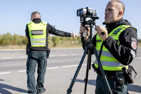 Netikėti greičio matuoklių spąstai: šis visiškai naujas radaras fiksuoja ne tik jūsų greitį