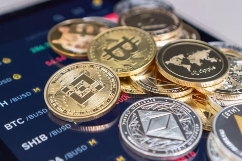 „Binance“ gavo aukščiausio lygio licencijas Abu Dabyje: žengia į naują reguliuojamos globalios veiklos etapą