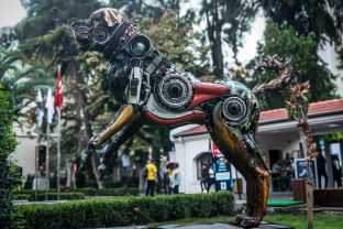 Šuo su naudojimo instrukcija: augintiniai iš metalo vis labiau skatina robotikos proveržį