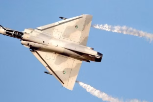 Zelenskio diplomatinė pergalė: Prancūzija siunčia Ukrainai savo naikintuvus