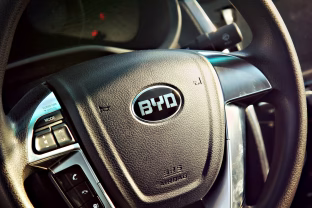 Kinai drebina automobilių rinką: naujasis BYD visureigis nustebins ne tik žema kaina, bet ir galimybėmis