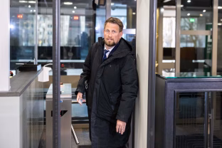 Pinigai iš šeimos narių ir gausybė grynųjų pinigų, kas iš tikrųjų finansuoja „Nemuno aušrą“?