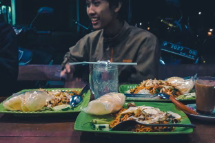 Valgote prieš miegą ir negalite užmigti? Įvardino produktus, kurių privaloma vengti