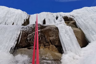 Antarktidoje vėl pasirodė „kruvinasis" krioklys: paaiškėjo, kas iš tiesų teka iš ledo