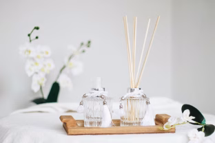 Nereikės brangių namų kvapų: šis citrusinis sprendimas veikia kelias dienas