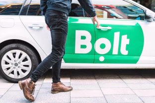 Pavėžėjimo sektorius po kodekso pokyčių: leidimus atsinaujino apie 80 proc. aktyvių vairuotojų, jų skatinimui „Bolt“ skyrė 640 tūkst. eurų