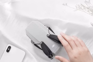 Dronų mėgėjams tai patiks: DJI pristatė itin kompaktišką „Mini 2“ su ilgesniu skraidymo laiku bei 4K filmavimo galimybe