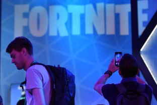 „Google“ nebeturi kito pasirinkimo: „Fortnite“ kūrėjai patvirtino, jog „Epic Games“ parduotuvė sugrįžta